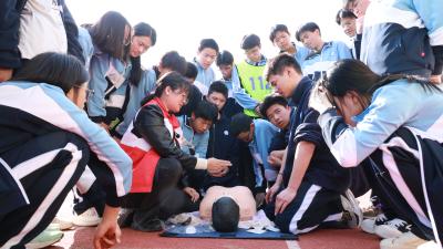 通城县红十字会：救援培训进校园 “讲练结合”促安全
