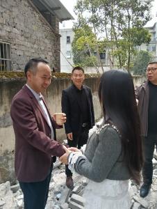 通城县塘湖中学获唐爱会资助 图书馆建设迎新希望