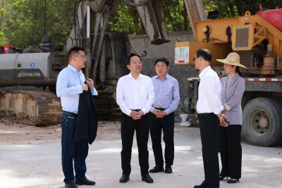 黄建平调研全县高中教育工作时强调：坚持人民满意最高标准 全力支持高中教育高质量发展
