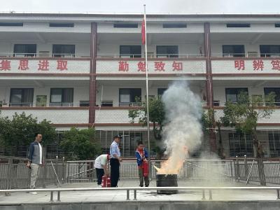 通城县大坪乡水口学校举行消防安全演练