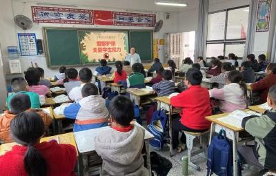 通城县大坪乡下畈完小开展近视防控活动