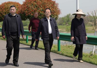 ​黄建平在巡查隽水河时强调：坚决扛牢生态环境保护责任 共同守护河湖生态之美