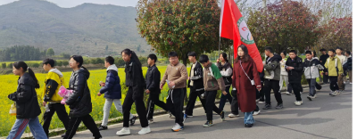 通城县塘湖镇黄袍中学：白云诉哀思 清明祭英烈