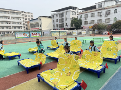 通城县南门幼儿园开展自理能力大比拼活动