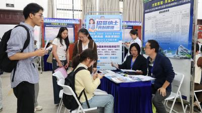 引进急需紧缺人才233人！通城“人才引进”专列开进武汉理工大学