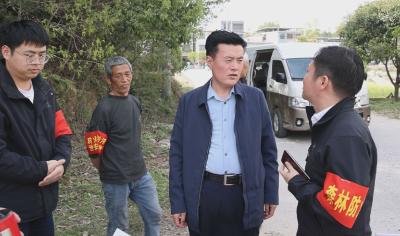 杨修伟到沙堆镇督导检查森林防火工作