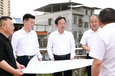 黄建平在城市更新项目建设推进会上强调：坚定不移实施城市更新行动 着力打造宜居、韧性、智慧城市