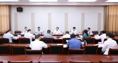 黄建平主持召开县委常委会2025年第13次会议