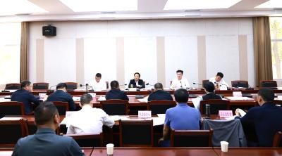 黄建平主持召开县委常委会2025年第12次会议