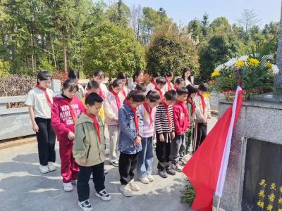 通城县大坪乡长垅完小：追思英烈祭深情 思政铸魂永传承