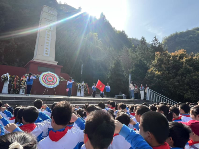 通城县塘湖镇中心完小：清明祭英烈 传承爱国志