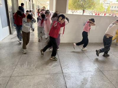 通城县大坪乡中心完小：防震演练始于心 防范未然始于行