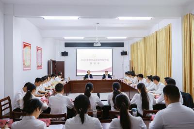 黄建平到县委党校与2025年春季主体班学员座谈