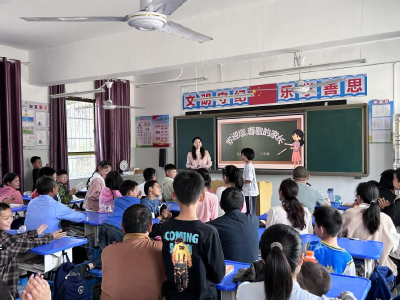 通城县石南镇凡店小学召开“家校共育”主题家长会