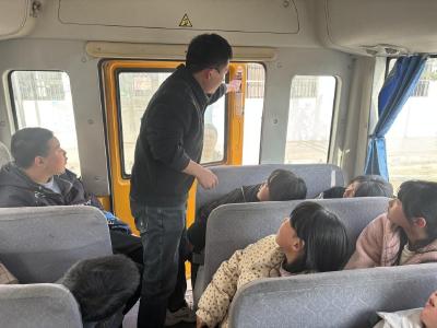 通城县塘湖镇润田小学：移动安全教室 破解校车安全密码
