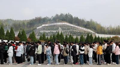 通城县塘湖中学教联体：忆峥嵘岁月 传红色基因