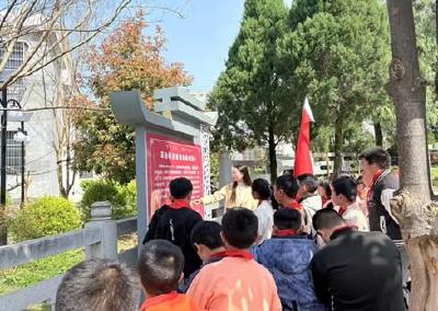 通城县关刀镇高冲小学开展“清明祭英烈”主题教育活动