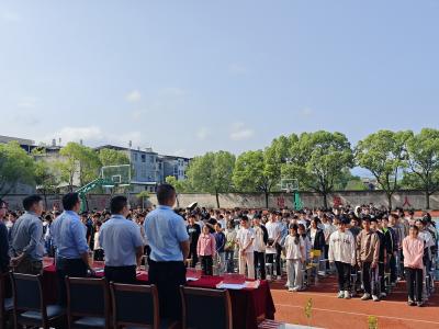 通城县塘湖中学举行2025春季学期期中考试表彰大会