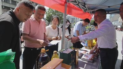 通城县发改局开展粮食安全宣传活动