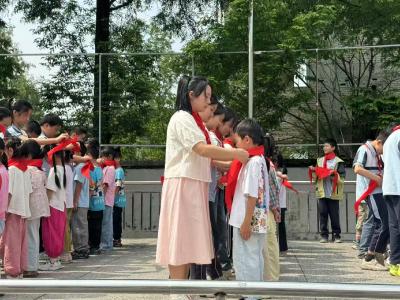 牢记党的教导  争做强国少年丨通城县大坪乡杨部小学举行2025年新少先队员入队仪式
