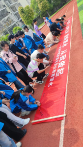 通城县北港中学举行五一放假前集中安全教育暨防溺水签名仪式