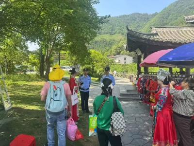 景中有“警”，通城公安为五一旅游注入“平安动能”