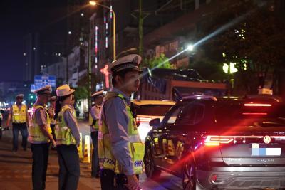 【“五一”我在岗】交警坚守一线 护航平安出行