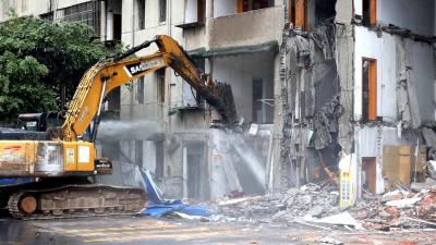 通城县“前四楼”“前六楼”危房被拆除 将建设生态小游园