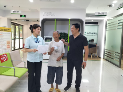通城县四庄乡：便民服务暖人心 助力老人顺利办理社保卡
