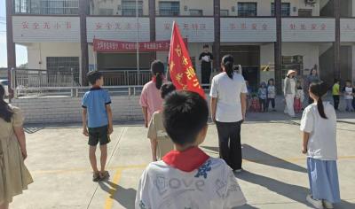 通城县大坪乡达丰完小开展少先队入队仪式活动
