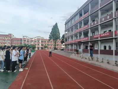 通城县塘湖中学开展中考政策宣讲会 为学生升学之路保驾护航