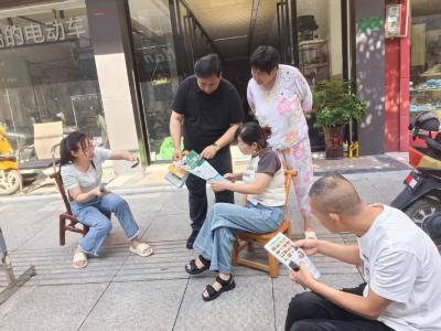 通城县沙堆镇：禁毒宣传进街头 筑牢安全防护墙