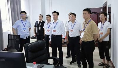 杨修伟检查高考考务工作