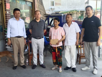 通城县石南镇虎岩村：端午前夕爱心汇聚 慰问困难群众暖人心