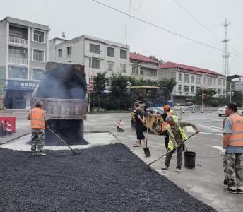 通城县沙堆镇人大：回应群众关切，修缮集镇路面