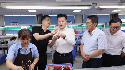 杨修伟深入民营企业走访调研