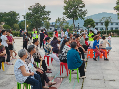 通城县马港镇：夏夜屋场话禁毒 万家灯火共守护