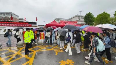 【护航中考】少年意气奔赴山海，通城公安风雨护航助逐梦