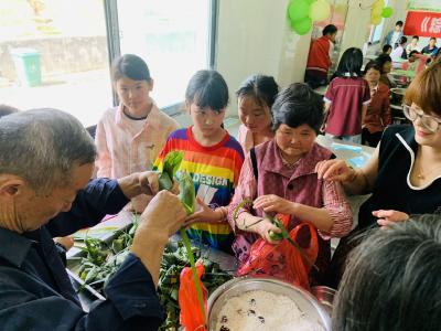 通城县沙堆镇大柱完小：粽情端午  文明相传