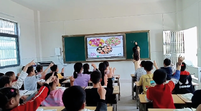 以爱为帆 以智为桨丨通城县沙堆镇教师吴楚楚的教育坚守