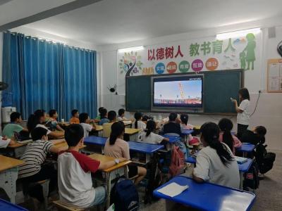 暑期社会实践|各族同心如磐石，团结之花永绽放——武昌理工学院第六届知行书苑“星语访乡，心灵种光”心理健康调研团开展民族团结课