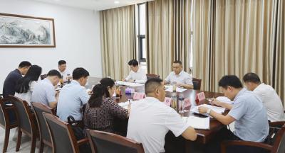 通城县政府党组深入贯彻中央八项规定精神学习教育查摆问题情况检视交流会召开