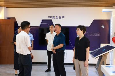 边现龙来通城县调研“八五”普法和行政执法工作