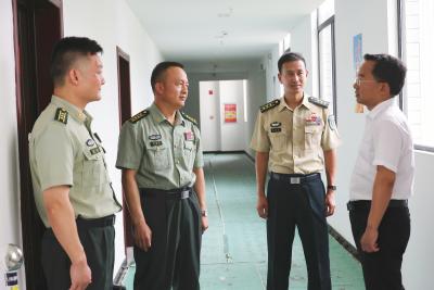 朱明瑞来通城县人武部检查调研工作