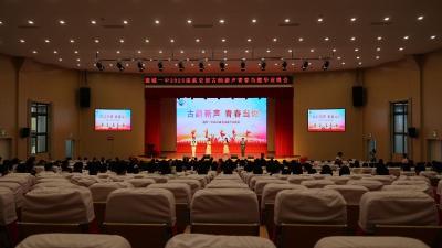通城一中航空部九年级举办“古韵新声·青春当‘燃’”主题晚会
