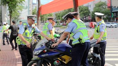 雷霆整治！通城集中销毁一批“炸街”摩托车