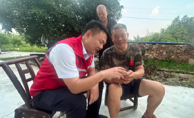 “手机诊所”夜课进农家：通城瑶乡隽妞手把手教村民玩转“新农具”