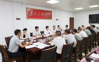 2025年第12次通城县政府常务会议召开