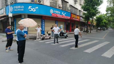 通城县麦市镇：“八一”军民展风采 街道治理显担当