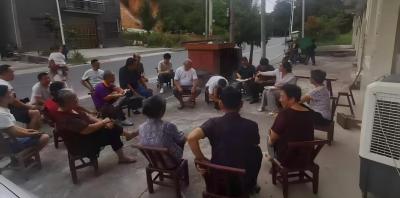 通城县大坪乡方仕村：屋场会上话“家常” 安全宣传“零距离”